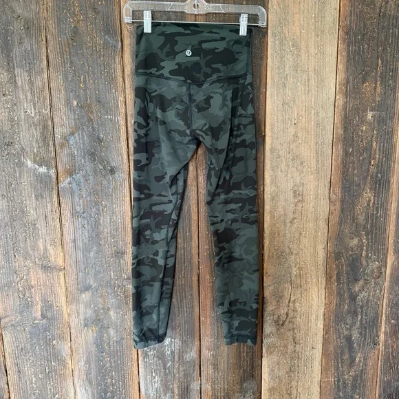 lululemon athletica Camouflage Leggings - Green and Black - Picture 2 of 5